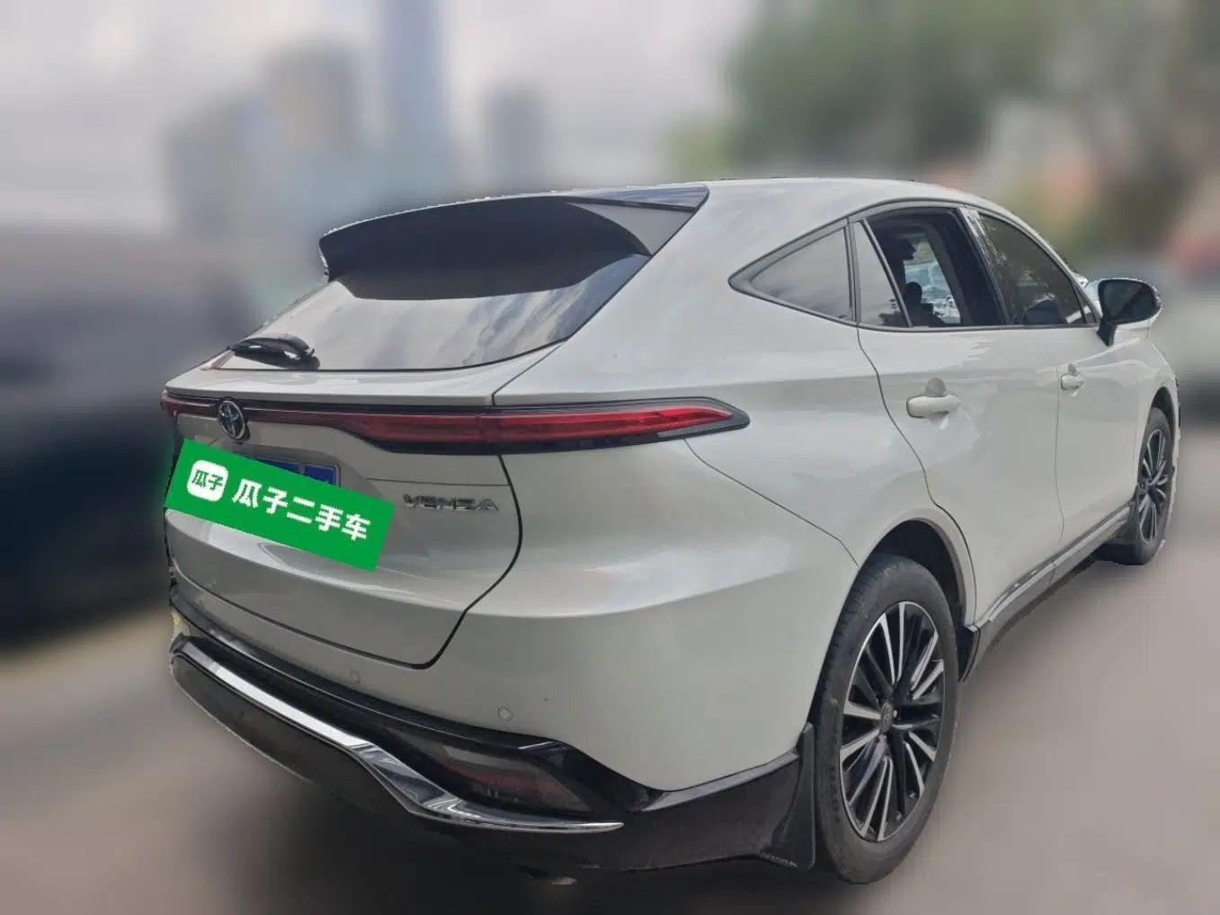 Toyota Venza 2023 2.0L CVT Two-Wheel Drive Prestige Version — миниатюра 6
