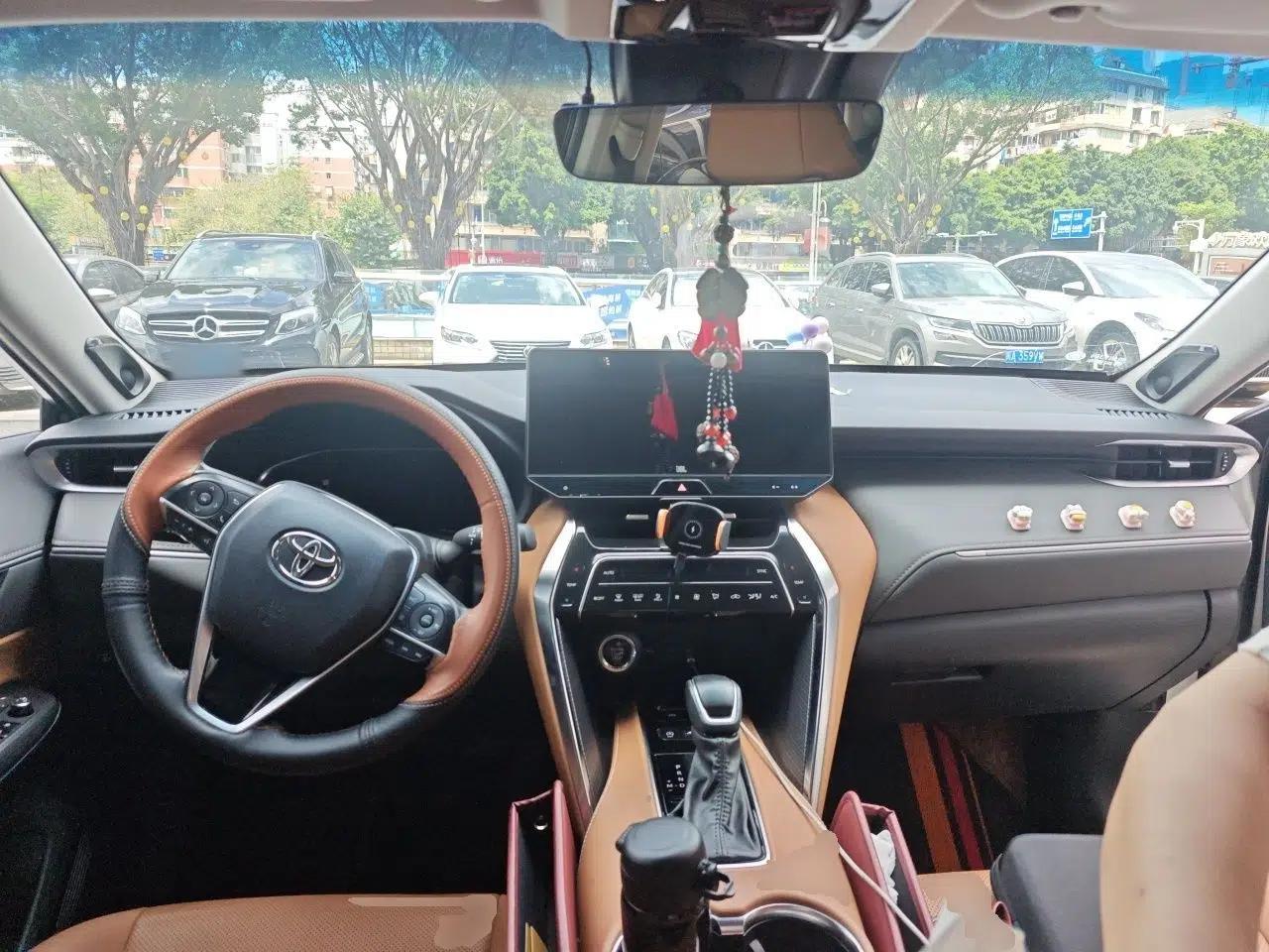 Toyota Venza 2023 2.0L CVT Two-Wheel Drive Prestige Version — миниатюра 10
