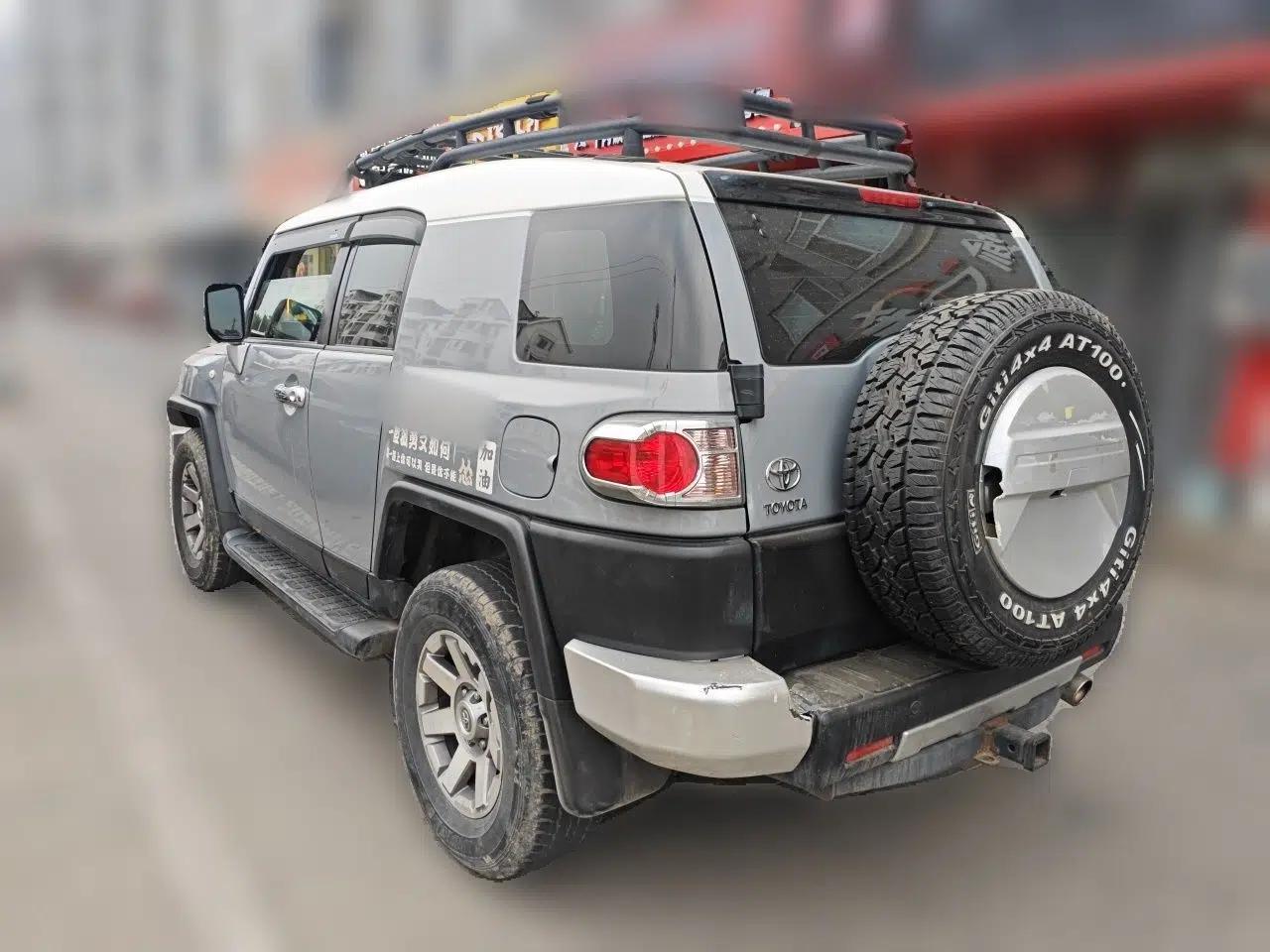 Toyota FJ Cruiser  — миниатюра 4