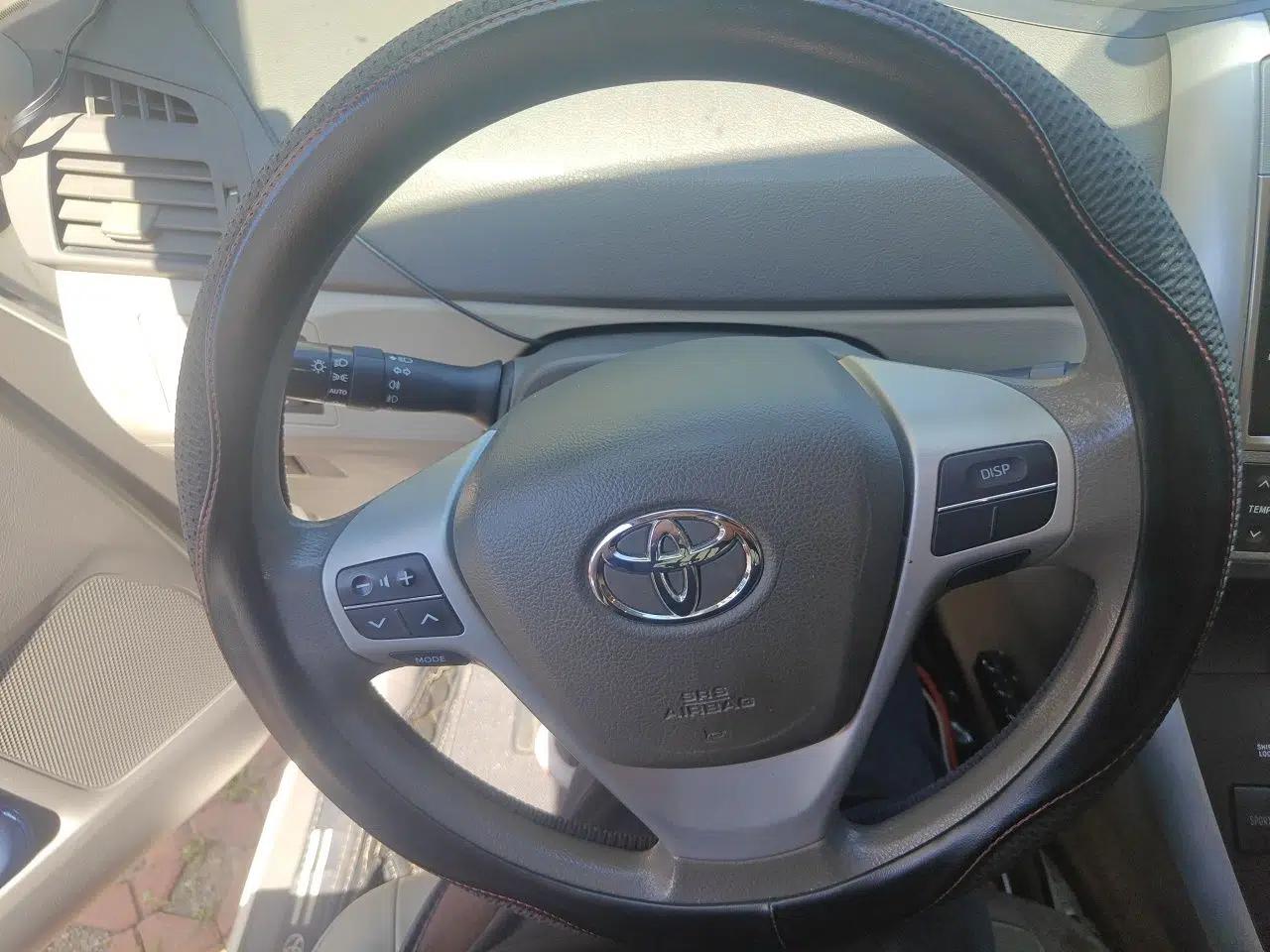 Toyota Verso 2011 180G CVT Luxury Edition — миниатюра 11