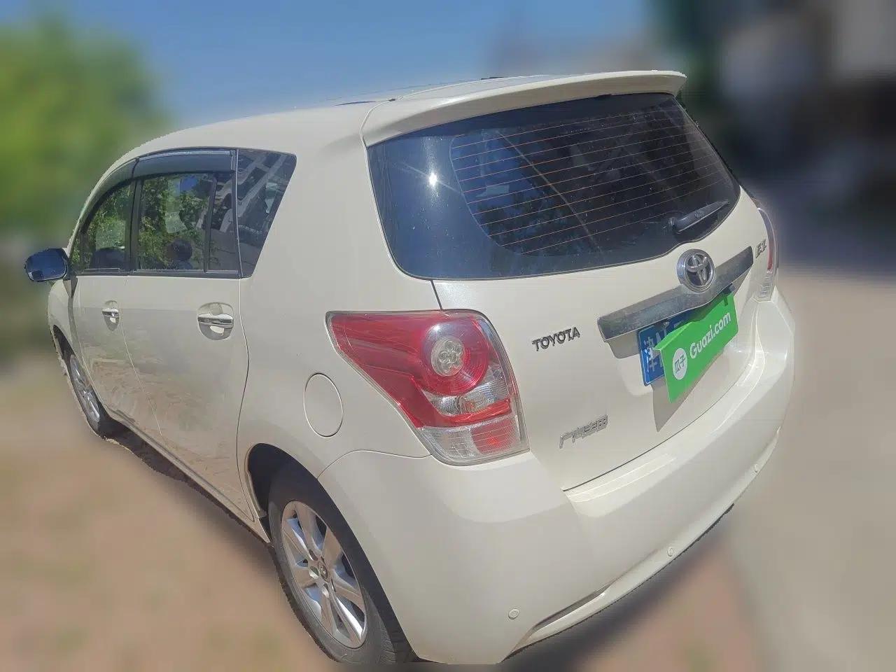 Toyota Verso 2011 180G CVT Luxury Edition — миниатюра 4