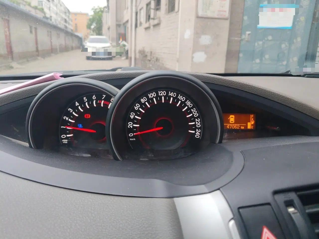 Toyota Verso 2014 Starlight 180G CVT Comfort Edition — миниатюра 12