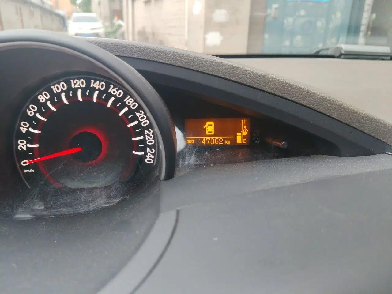 Toyota Verso 2014 Starlight 180G CVT Comfort Edition — миниатюра 13