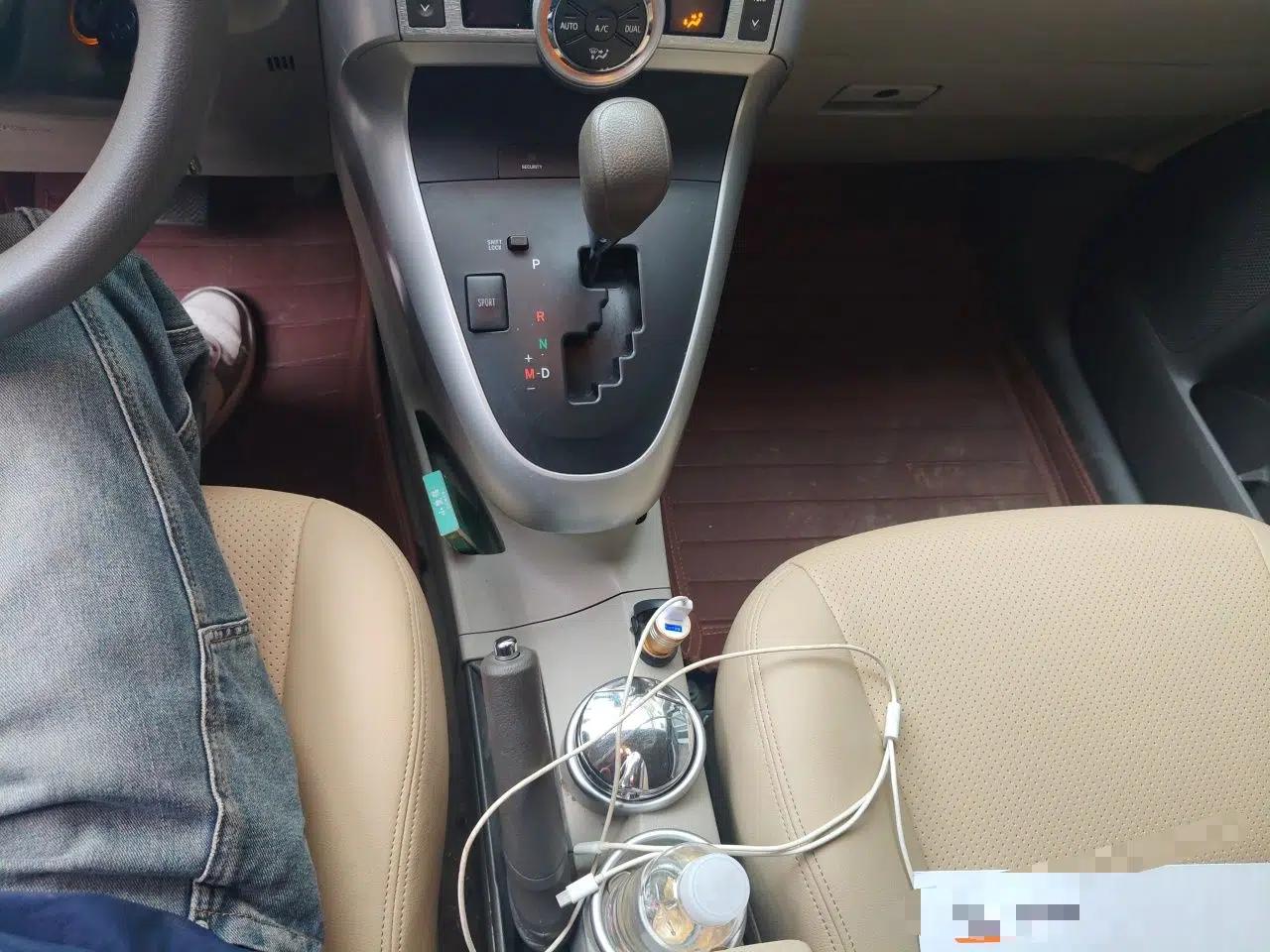 Toyota Verso 2014 Starlight 180G CVT Comfort Edition — миниатюра 15