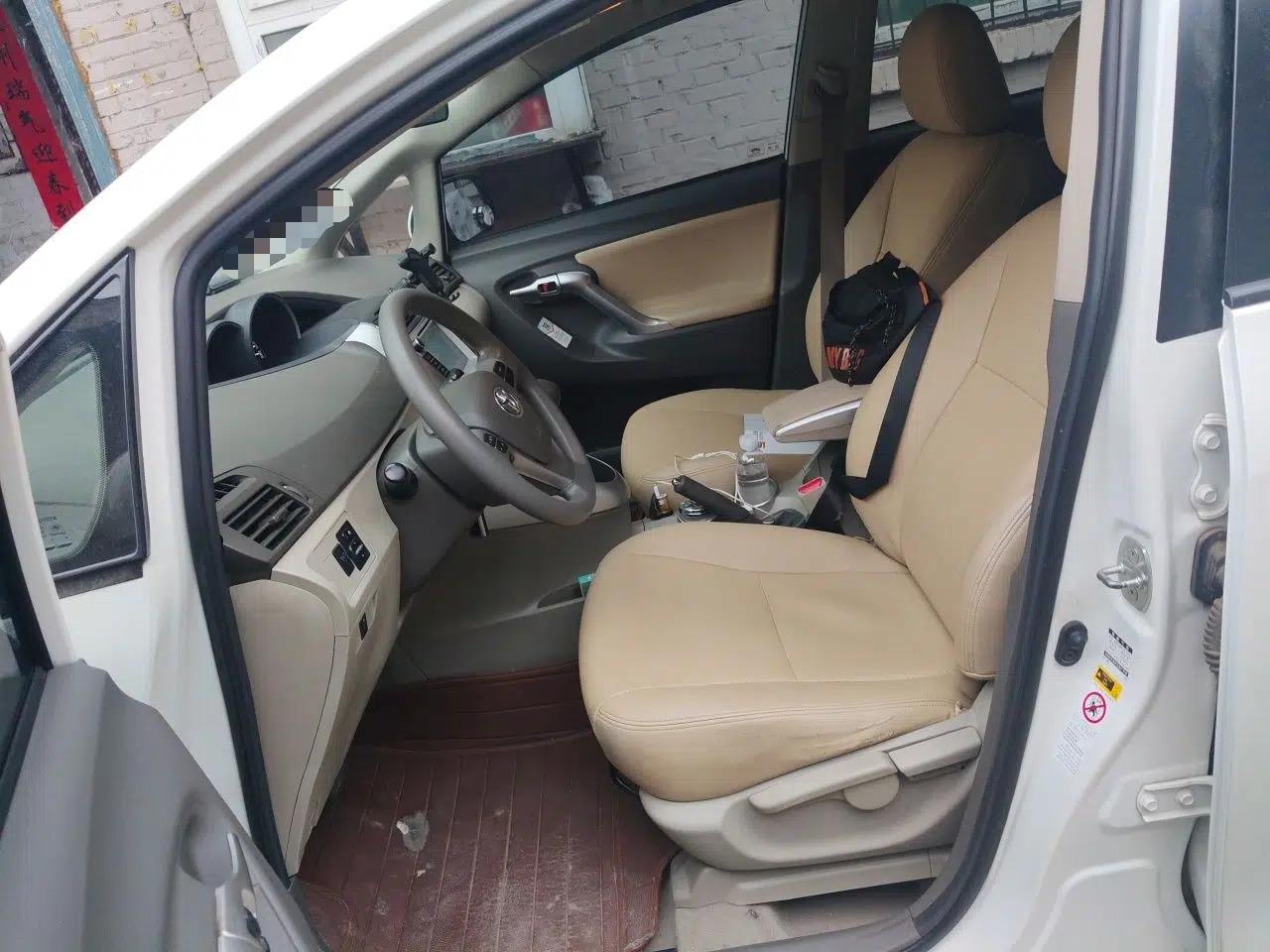 Toyota Verso 2014 Starlight 180G CVT Comfort Edition — миниатюра 16