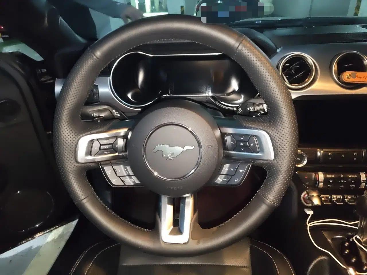 Ford Mustang 2019 2.3L EcoBoost Dark Knight Sport Edition — миниатюра 11