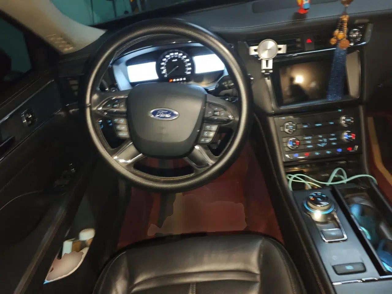 Ford Taurus 2015 EcoBoost 245 Fashion Edition — миниатюра 11
