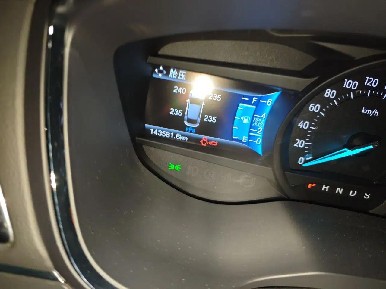 Ford Taurus 2015 EcoBoost 245 Fashion Edition — миниатюра 13
