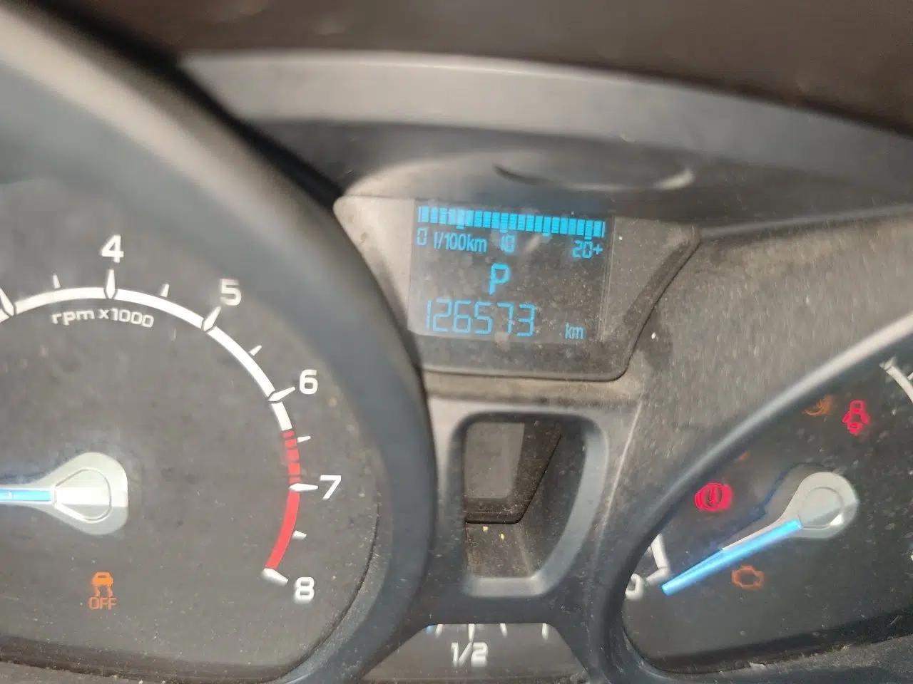 Ford EcoSport 2013 1.5L Automatic Fashion Model — миниатюра 13