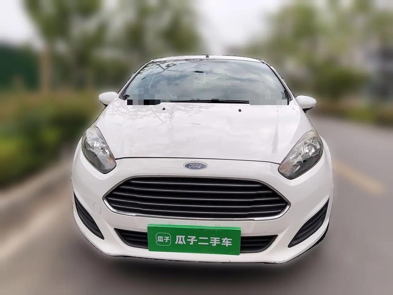 Ford Fiesta 2013 Sedan 1.5L Manual Fashion Edition — миниатюра 2