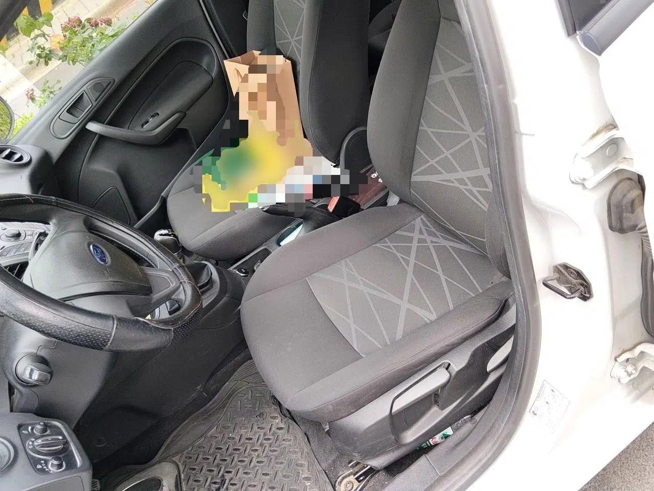 Ford Fiesta 2013 Sedan 1.5L Manual Fashion Edition — миниатюра 16