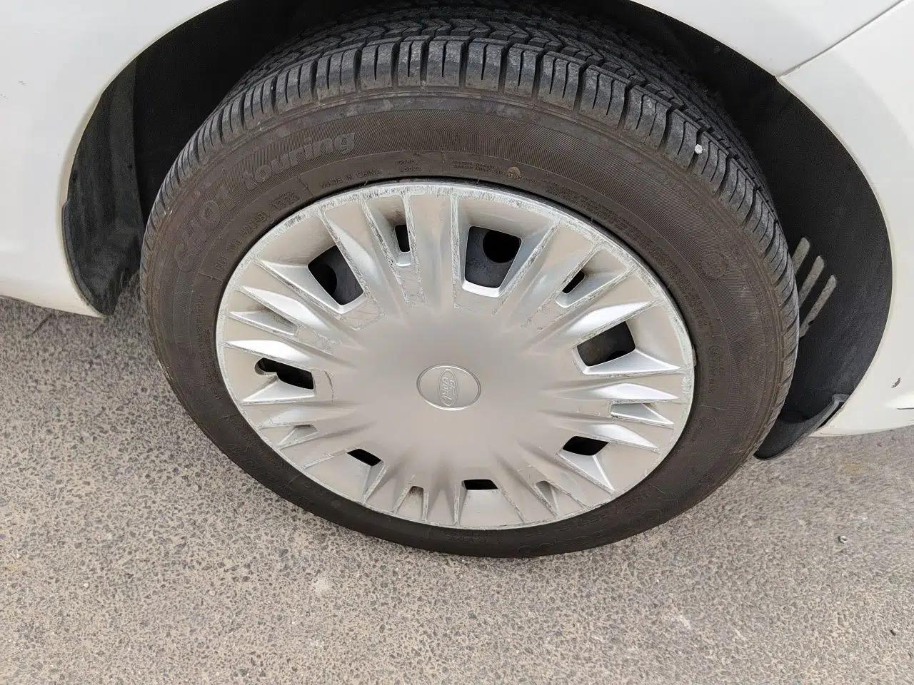 Ford Fiesta 2013 Sedan 1.5L Manual Fashion Edition — миниатюра 8