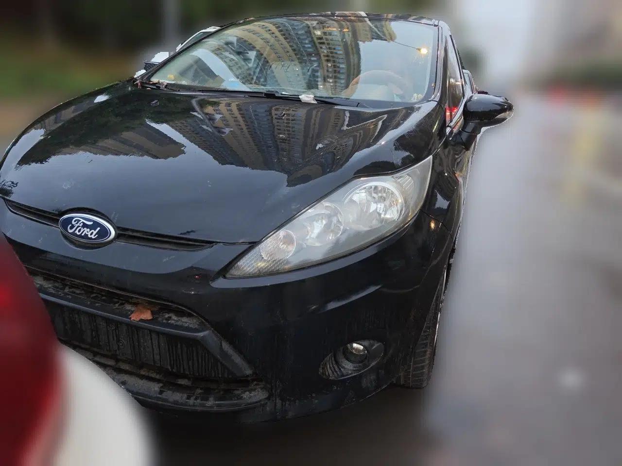 Ford Fiesta 2009 Hatchback 1.5L Automatic Fashion Edition — миниатюра 2