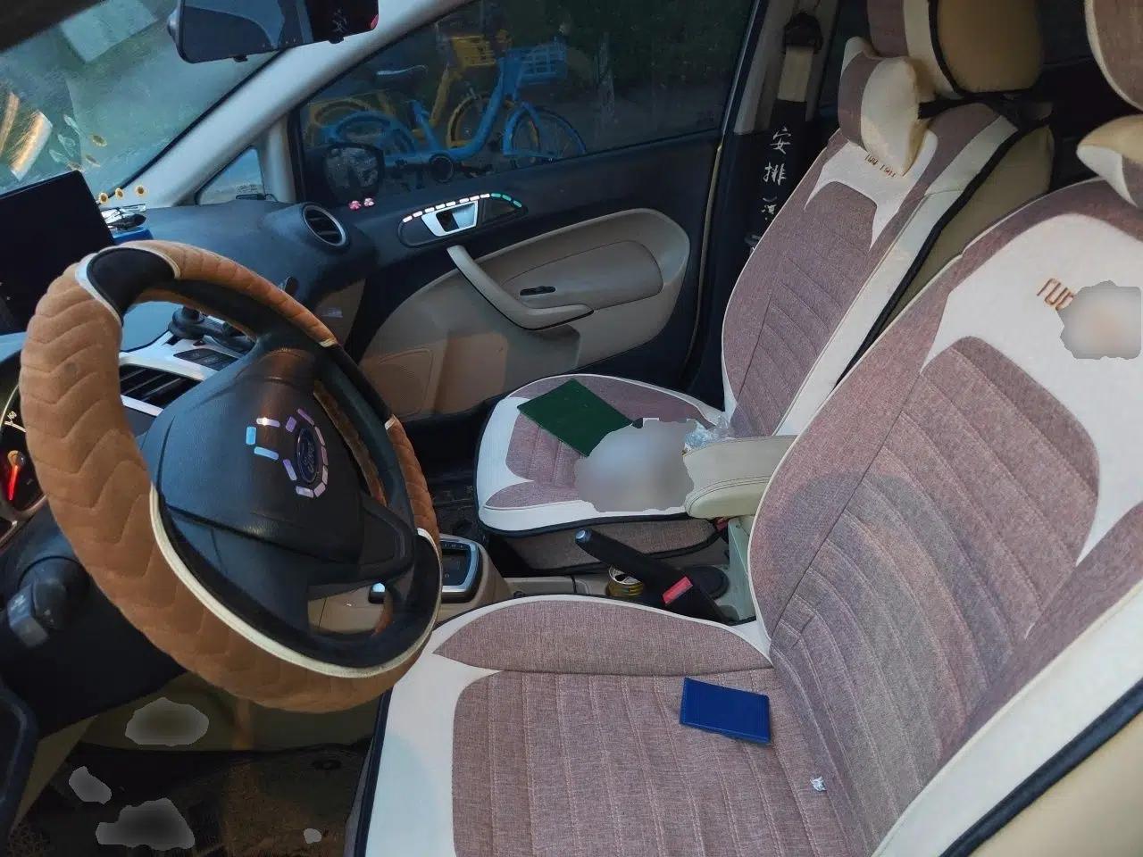 Ford Fiesta 2009 Hatchback 1.5L Automatic Fashion Edition — миниатюра 16