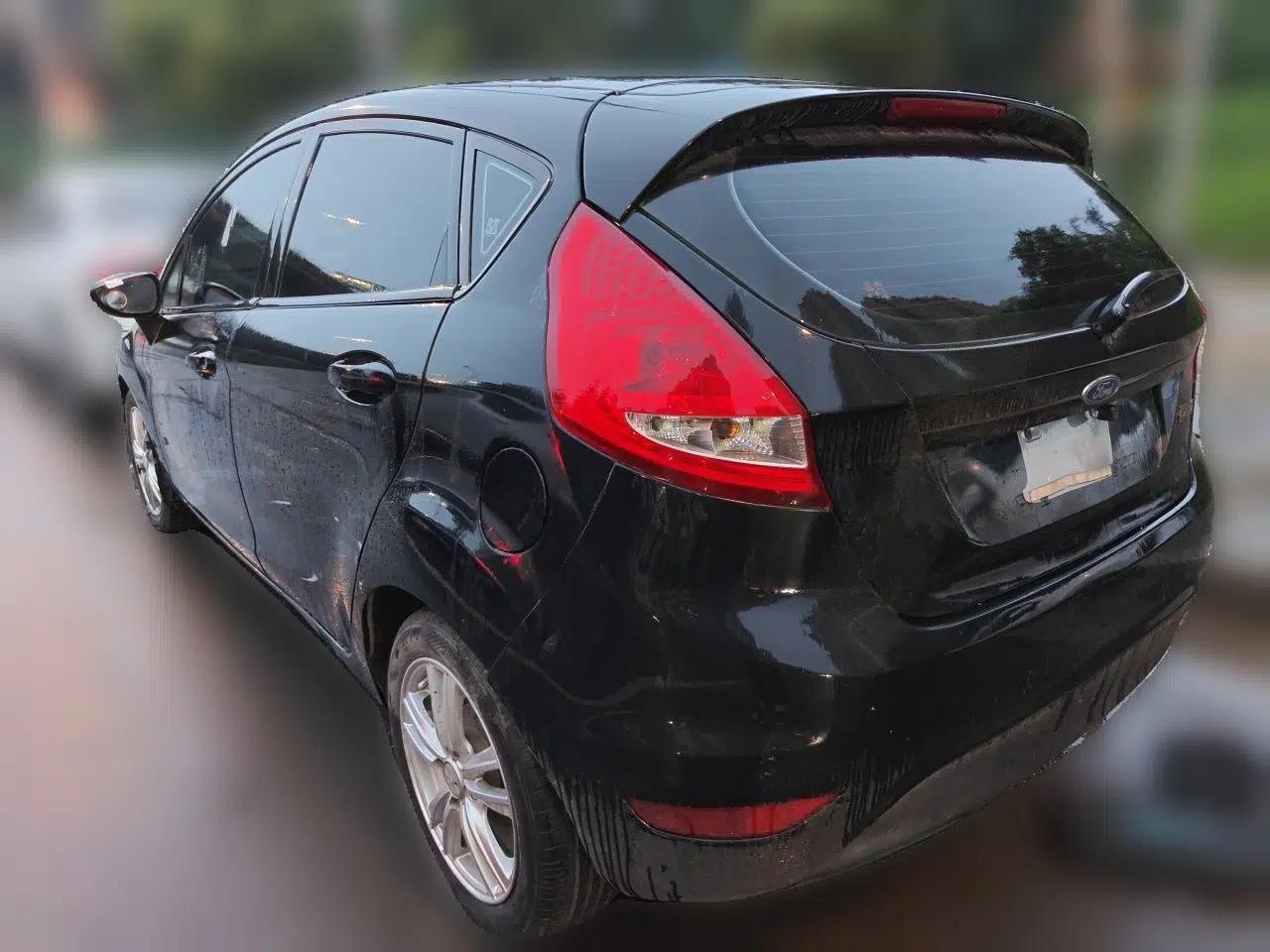 Ford Fiesta 2009 Hatchback 1.5L Automatic Fashion Edition — миниатюра 4