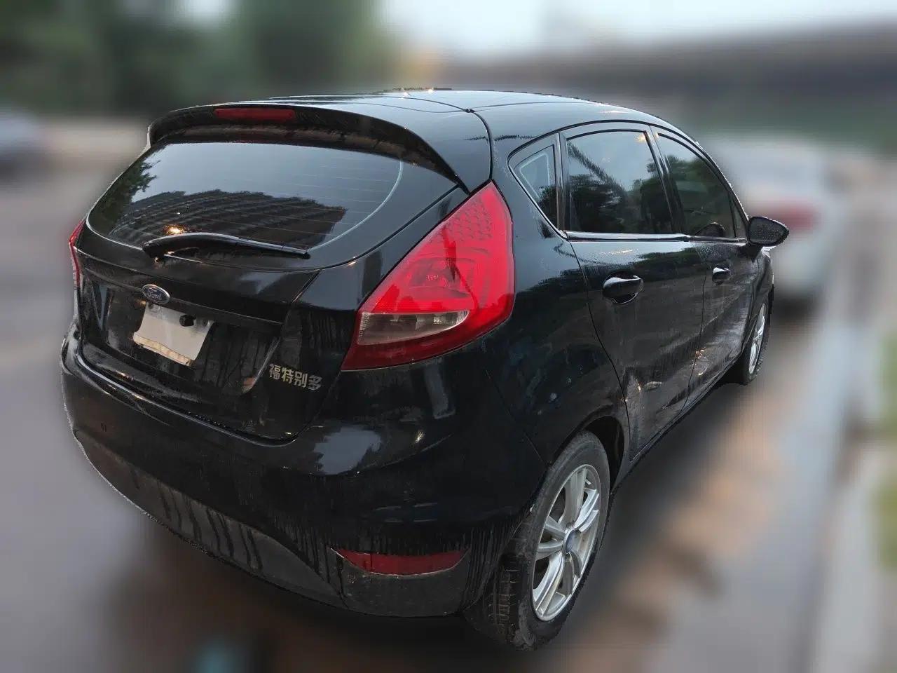 Ford Fiesta 2009 Hatchback 1.5L Automatic Fashion Edition — миниатюра 6