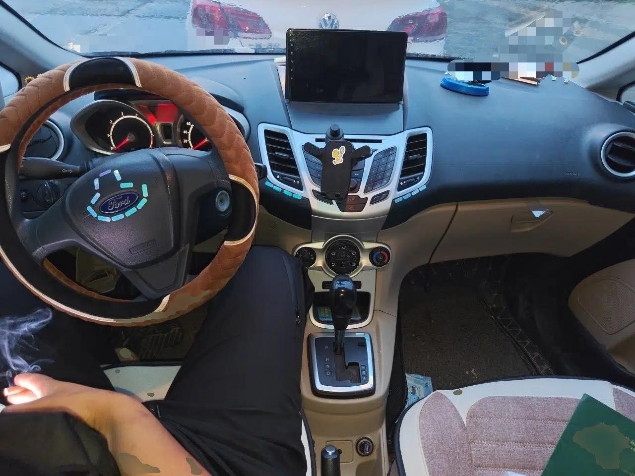 Ford Fiesta 2009 Hatchback 1.5L Automatic Fashion Edition — миниатюра 10