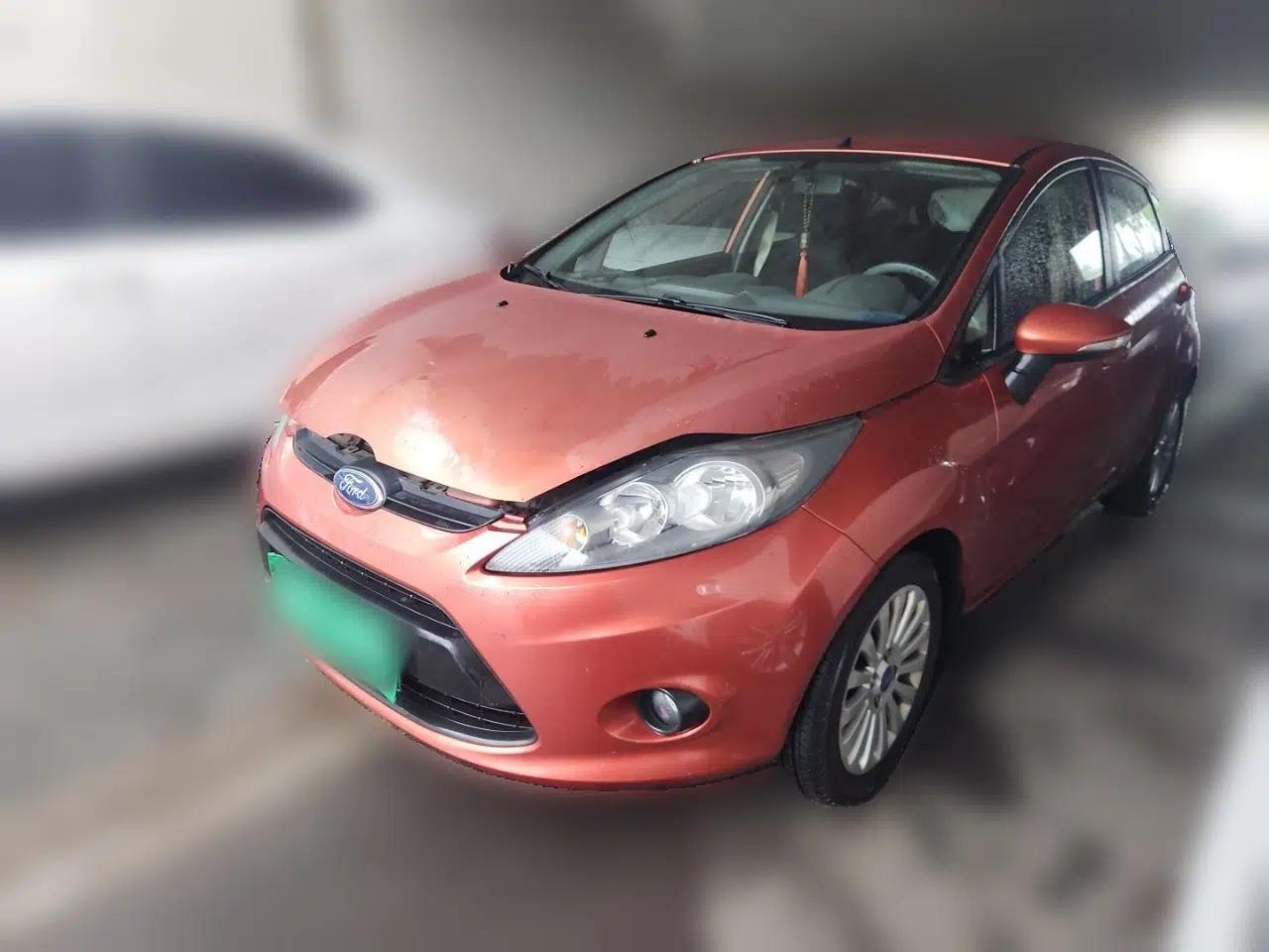 Ford Fiesta 2011 Hatchback 1.5L Automatic Fashion Edition — миниатюра 1