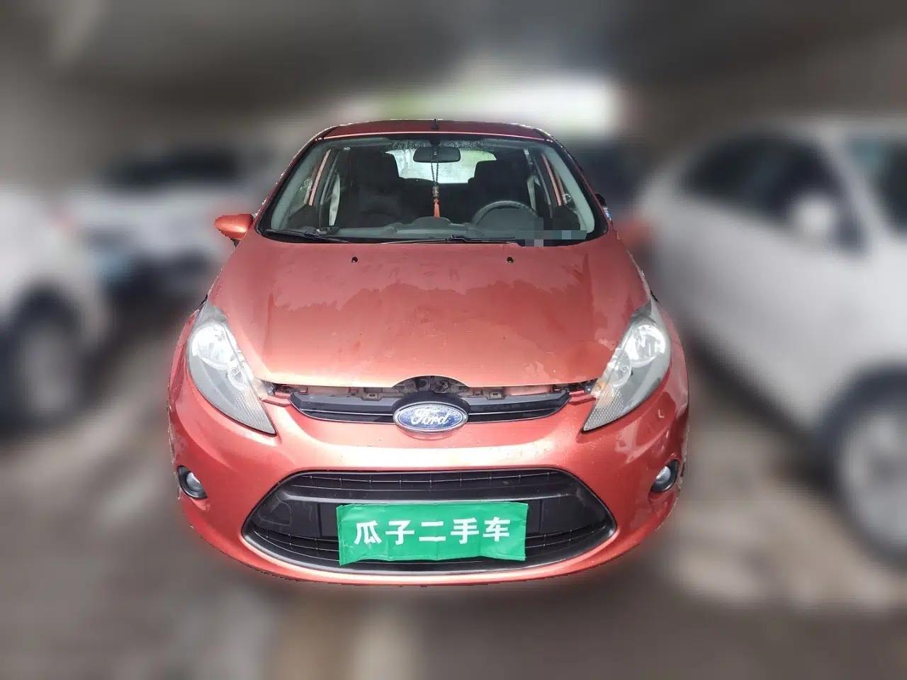Ford Fiesta 2011 Hatchback 1.5L Automatic Fashion Edition — миниатюра 2