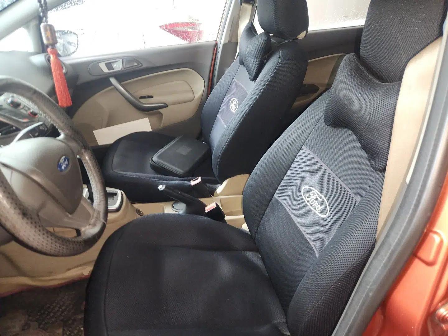 Ford Fiesta 2011 Hatchback 1.5L Automatic Fashion Edition — миниатюра 16