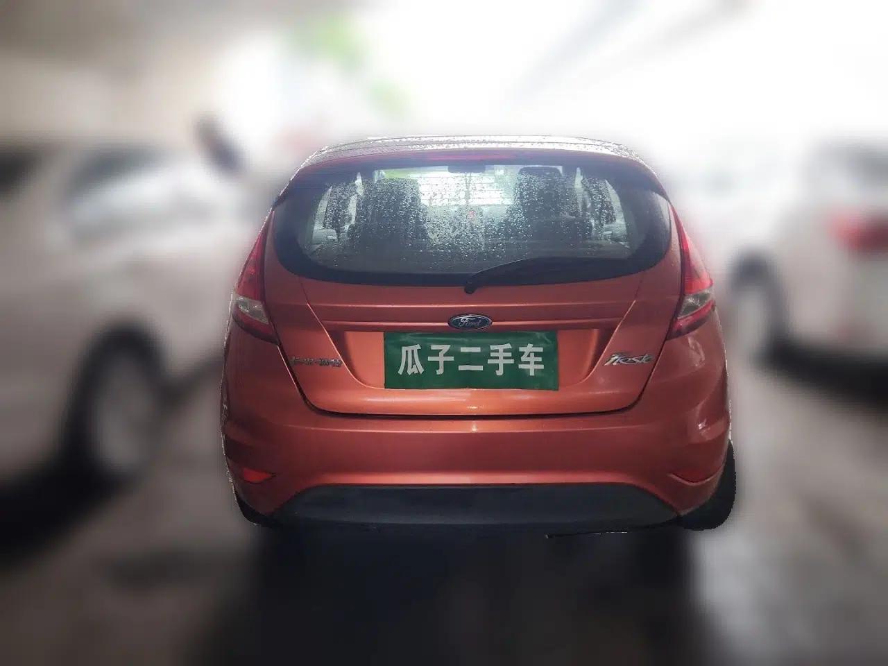 Ford Fiesta 2011 Hatchback 1.5L Automatic Fashion Edition — миниатюра 5