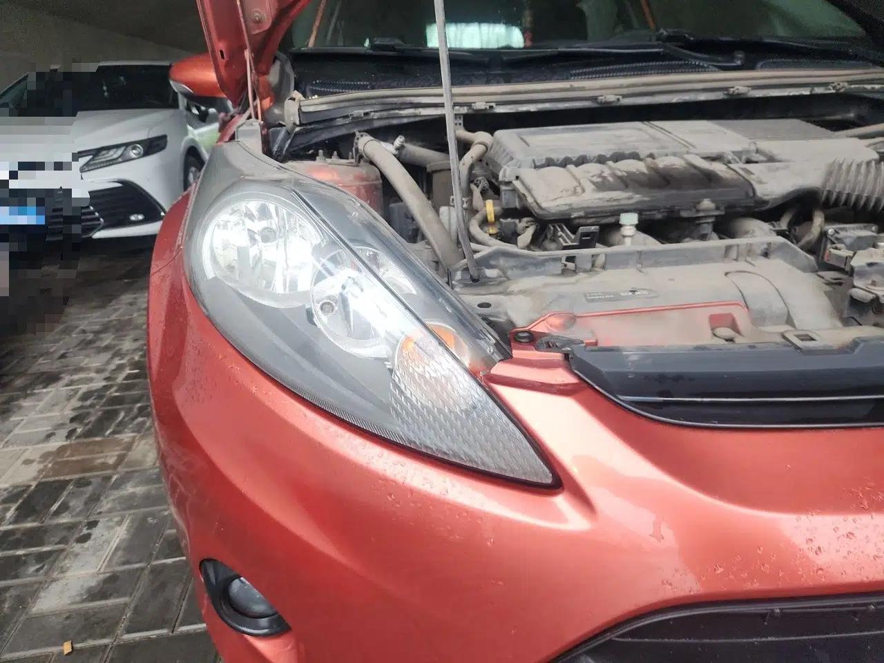 Ford Fiesta 2011 Hatchback 1.5L Automatic Fashion Edition — миниатюра 7