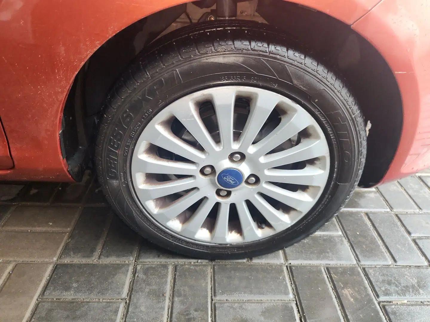 Ford Fiesta 2011 Hatchback 1.5L Automatic Fashion Edition — миниатюра 8