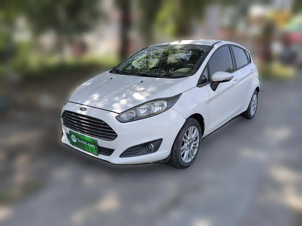 Ford Fiesta 2013 Hatchback 1.5L Automatic Fashion Edition — миниатюра 1