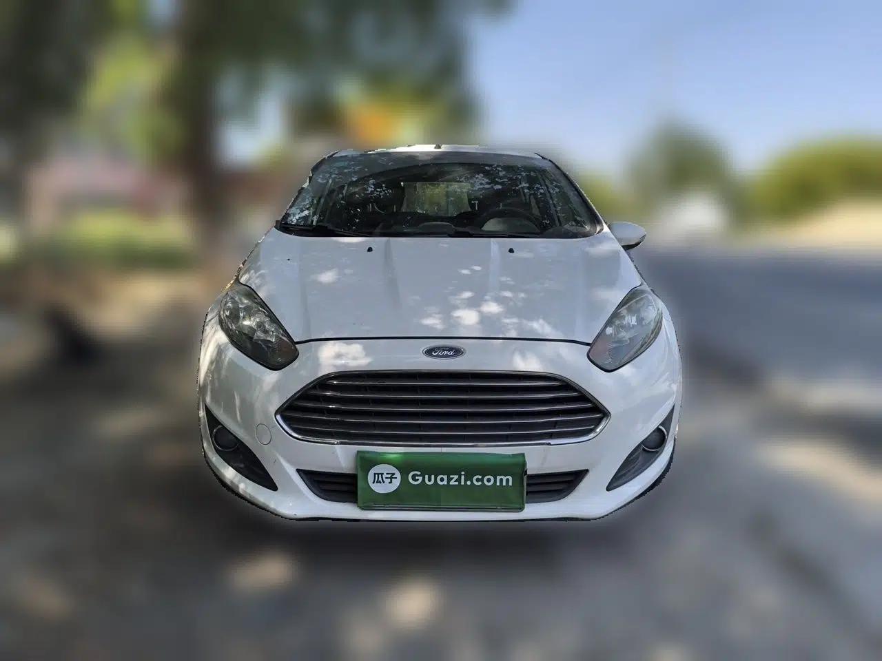 Ford Fiesta 2013 Hatchback 1.5L Automatic Fashion Edition — миниатюра 2