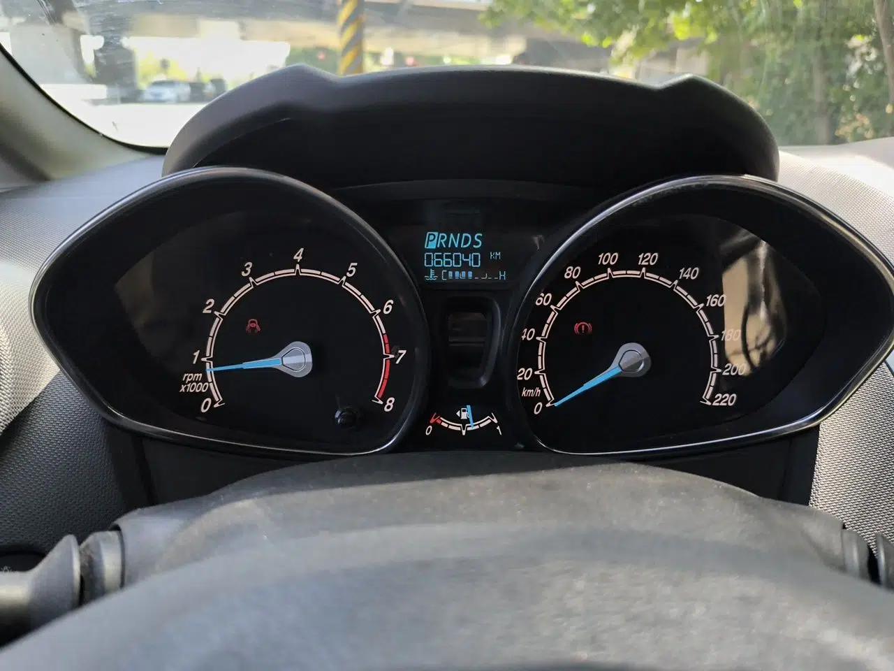 Ford Fiesta 2013 Hatchback 1.5L Automatic Fashion Edition — миниатюра 12
