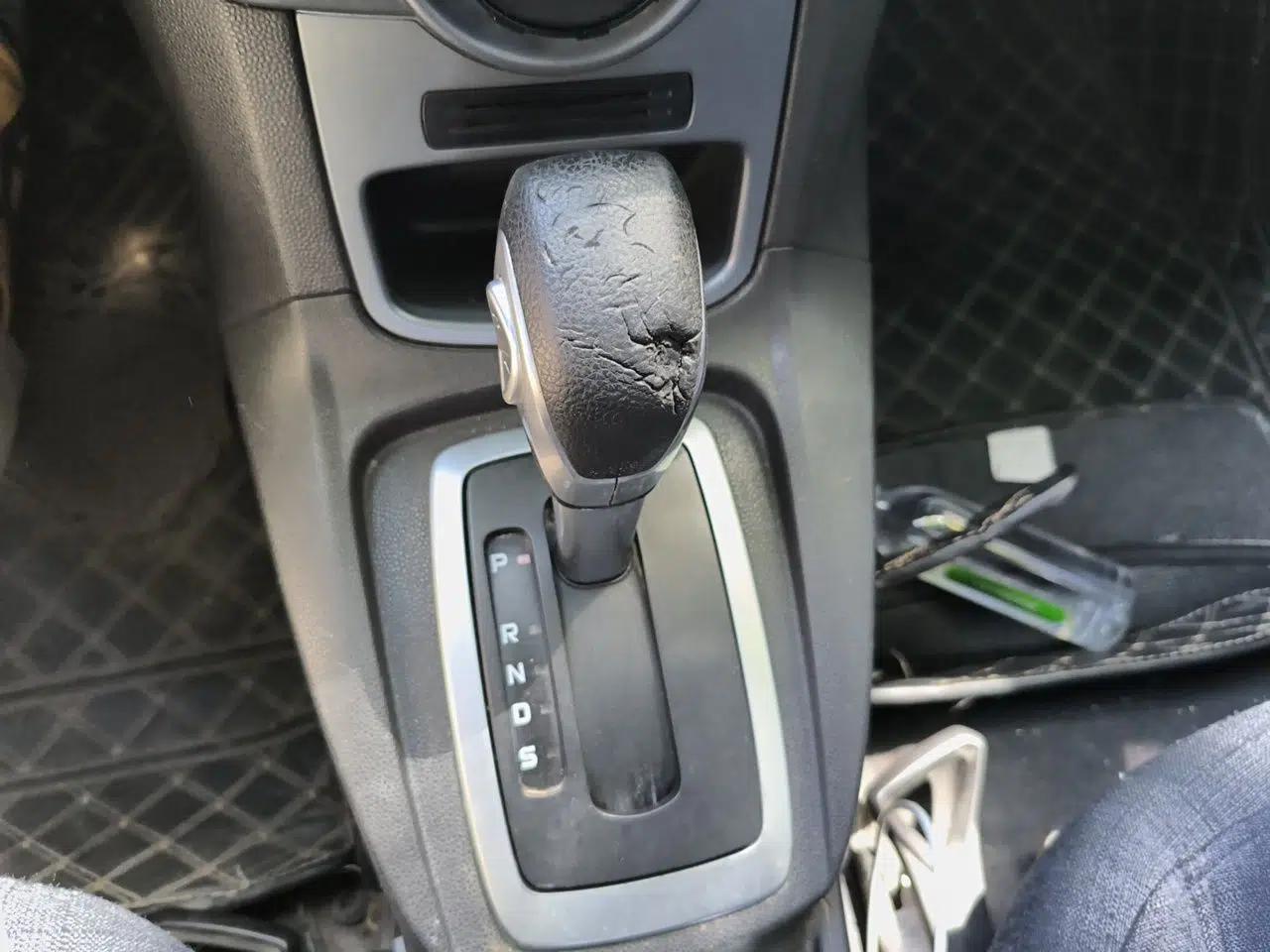 Ford Fiesta 2013 Hatchback 1.5L Automatic Fashion Edition — миниатюра 15