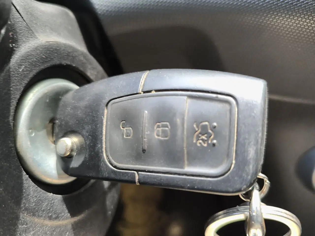 Ford Fiesta 2013 Hatchback 1.5L Automatic Fashion Edition — миниатюра 9