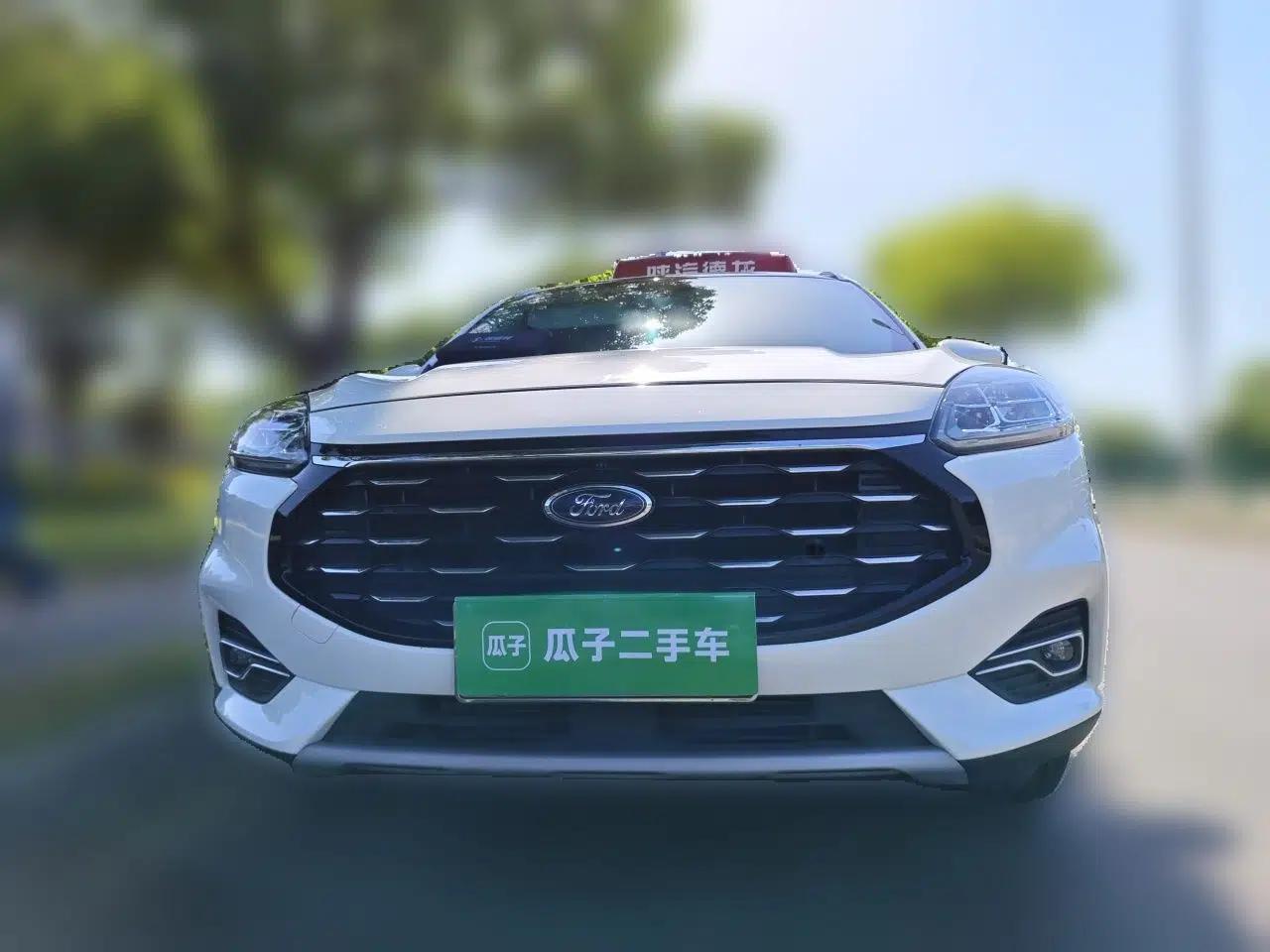 Ford Escape 2020 EcoBoost 245 Two-Wheel-Drive Titanium Edition — миниатюра 2