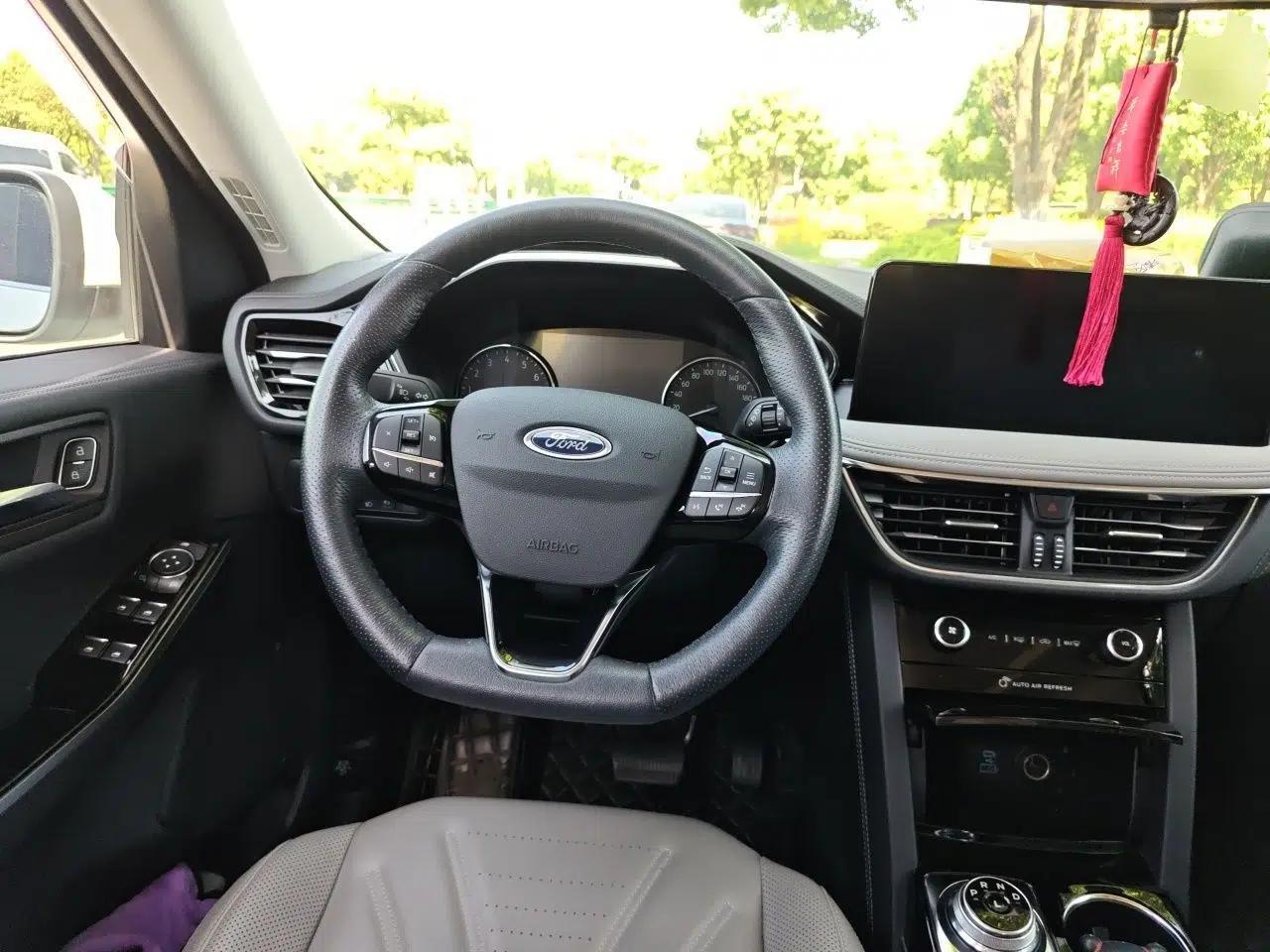 Ford Escape 2020 EcoBoost 245 Two-Wheel-Drive Titanium Edition — миниатюра 11