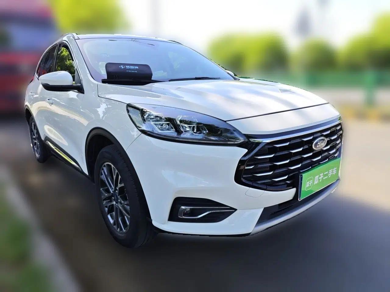 Ford Escape 2020 EcoBoost 245 Two-Wheel-Drive Titanium Edition — миниатюра 3