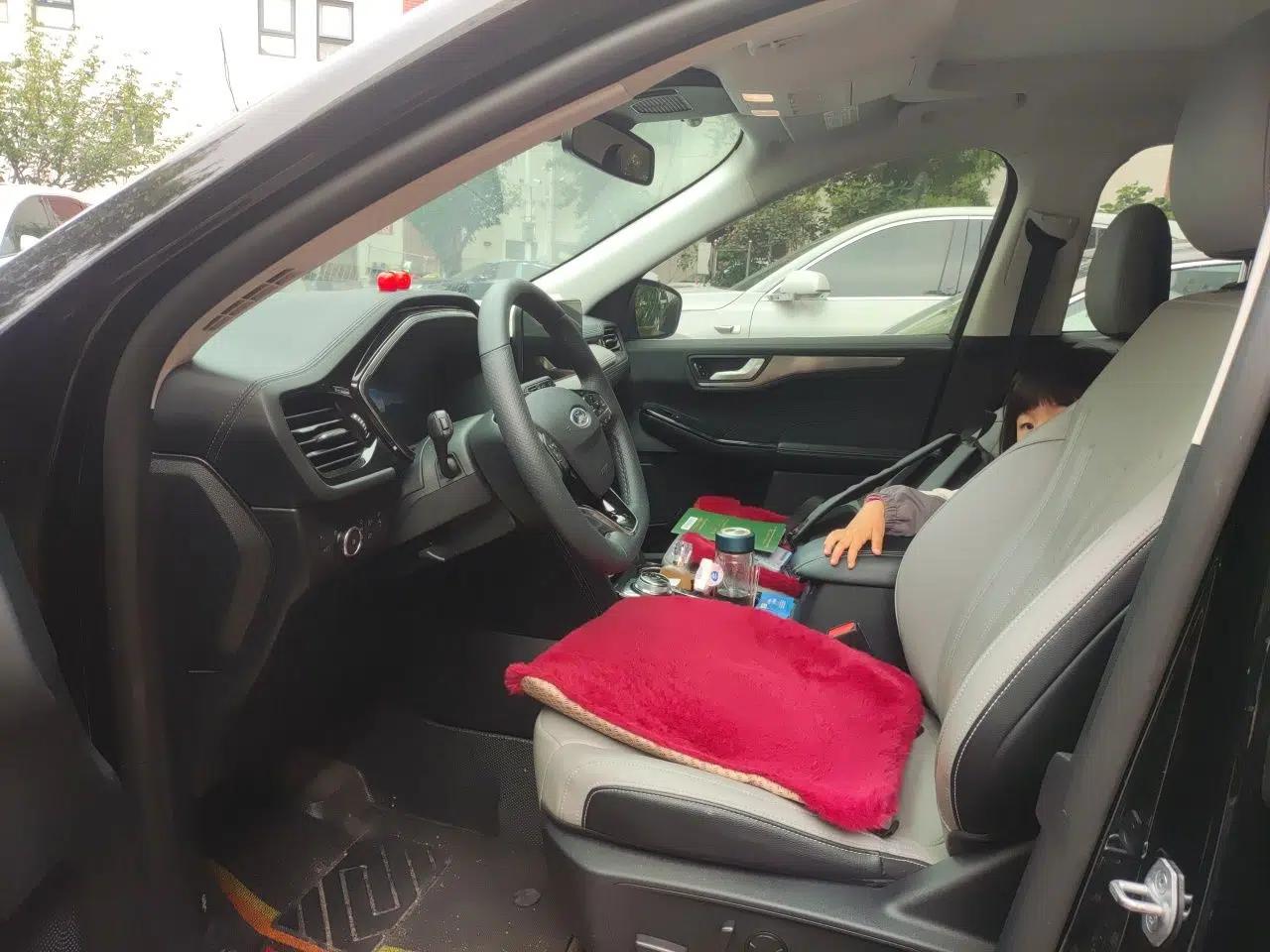 Ford Escape 2024 EcoBoost 245 Two-Wheel-Drive Xiangxiang Model — миниатюра 16