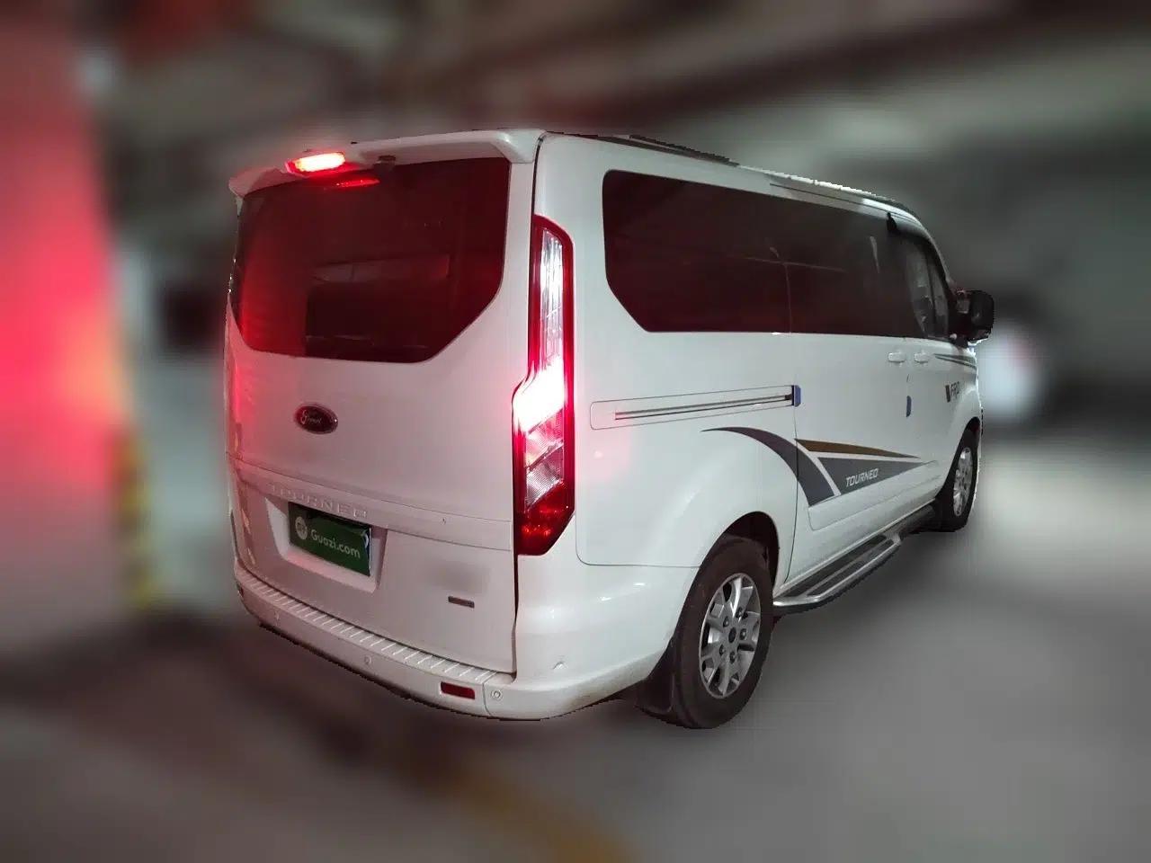 Ford Tourneo Custom 2017 2.0T Automatic Elite Edition — миниатюра 6