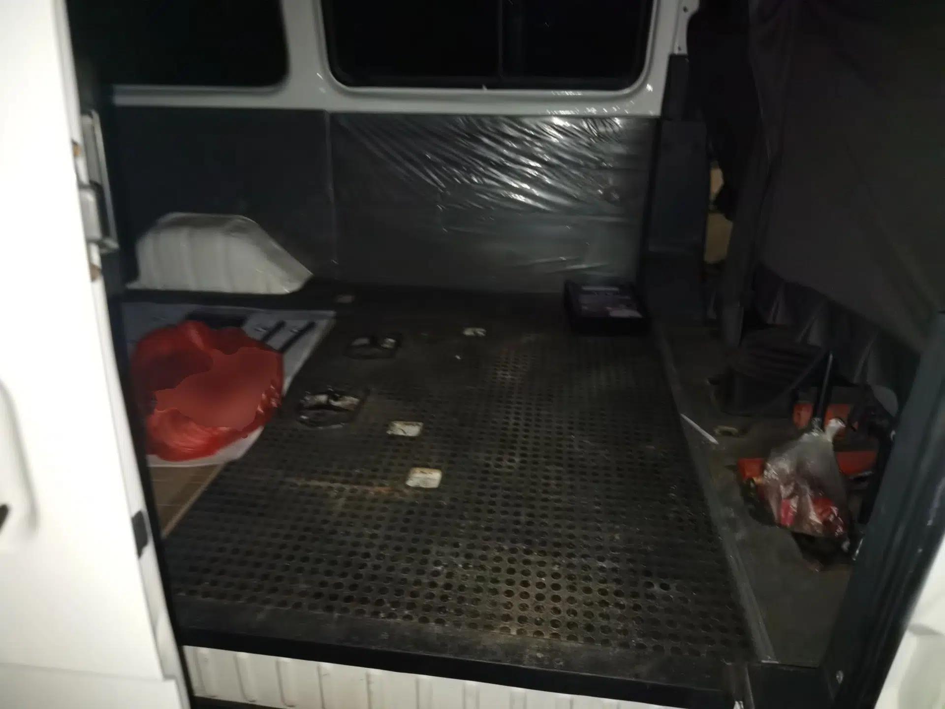 Ford Classic Transit 2009 2.8T Diesel Standard Version Short Wheelbase Mid-Roof JX493ZLQ3 — миниатюра 18