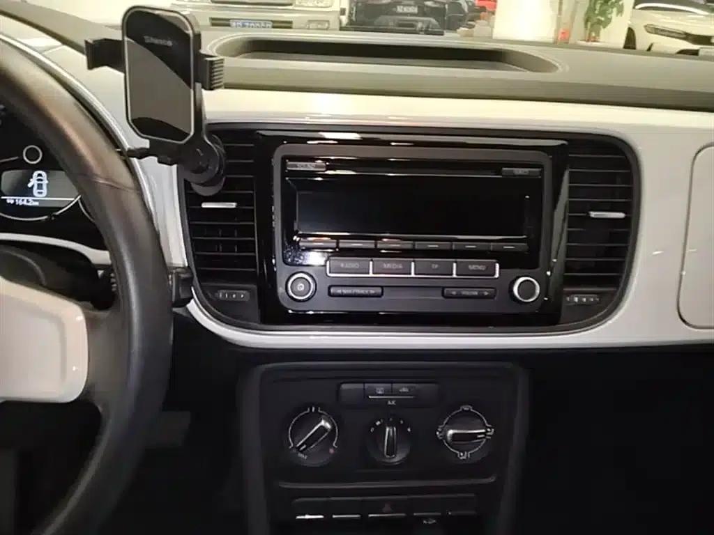 2014 Volkswagen Beetle 1.2TSI Fashion Edition — миниатюра 13