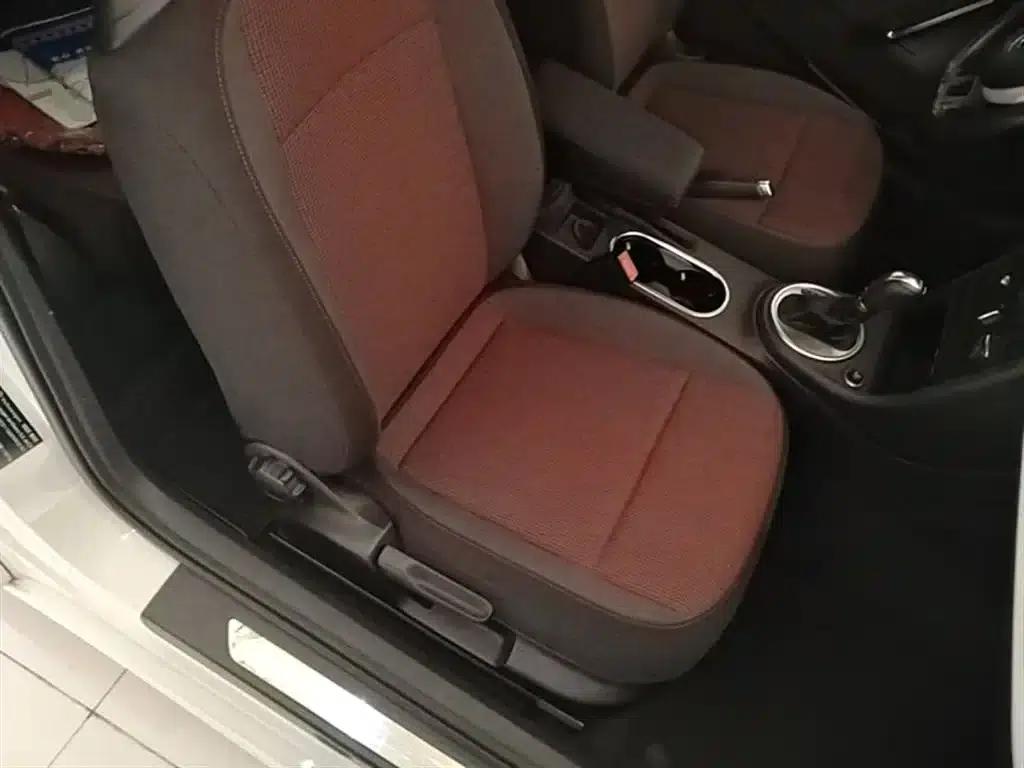 2014 Volkswagen Beetle 1.2TSI Fashion Edition — миниатюра 25