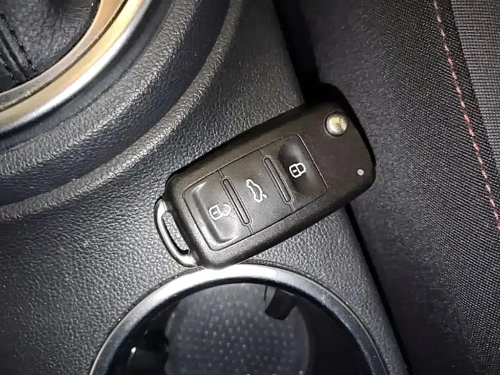 2014 Volkswagen Beetle 1.2TSI Fashion Edition — миниатюра 9