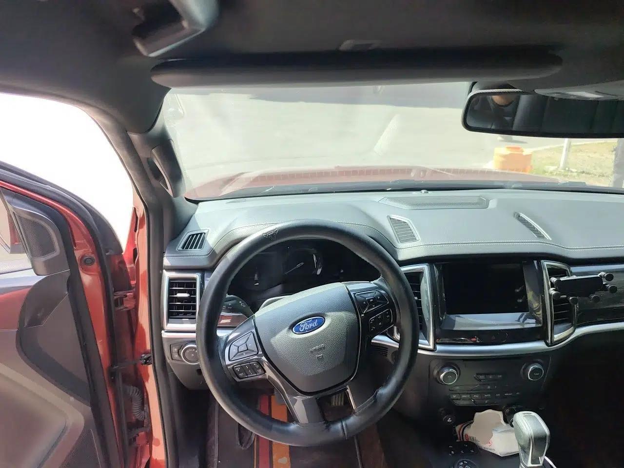 Ford Everest 2019 2.0T Gasoline Automatic 4x4 Flagship Edition 7 Seats — миниатюра 11