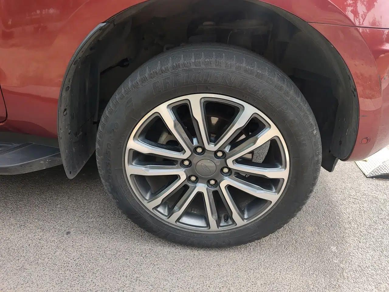 Ford Everest 2019 2.0T Gasoline Automatic 4x4 Flagship Edition 7 Seats — миниатюра 8