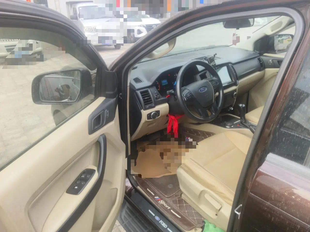 Ford Everest 2017 2.0T Gasoline Automatic 4x4 Elite Edition 5 Seats — миниатюра 17