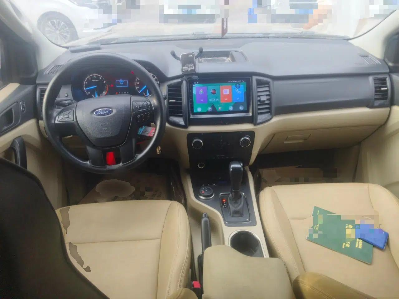 Ford Everest 2017 2.0T Gasoline Automatic 4x4 Elite Edition 5 Seats — миниатюра 10