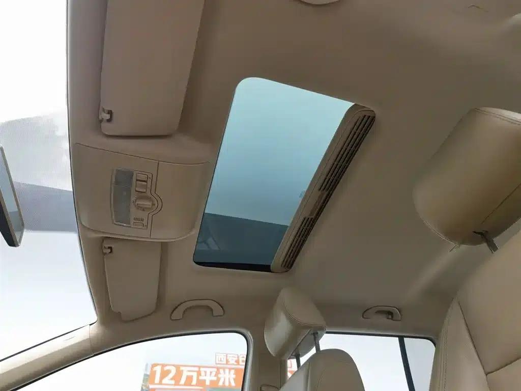 2011 Volkswagen Touran 1.4T Manual Smart Edition 5-seater — миниатюра 14