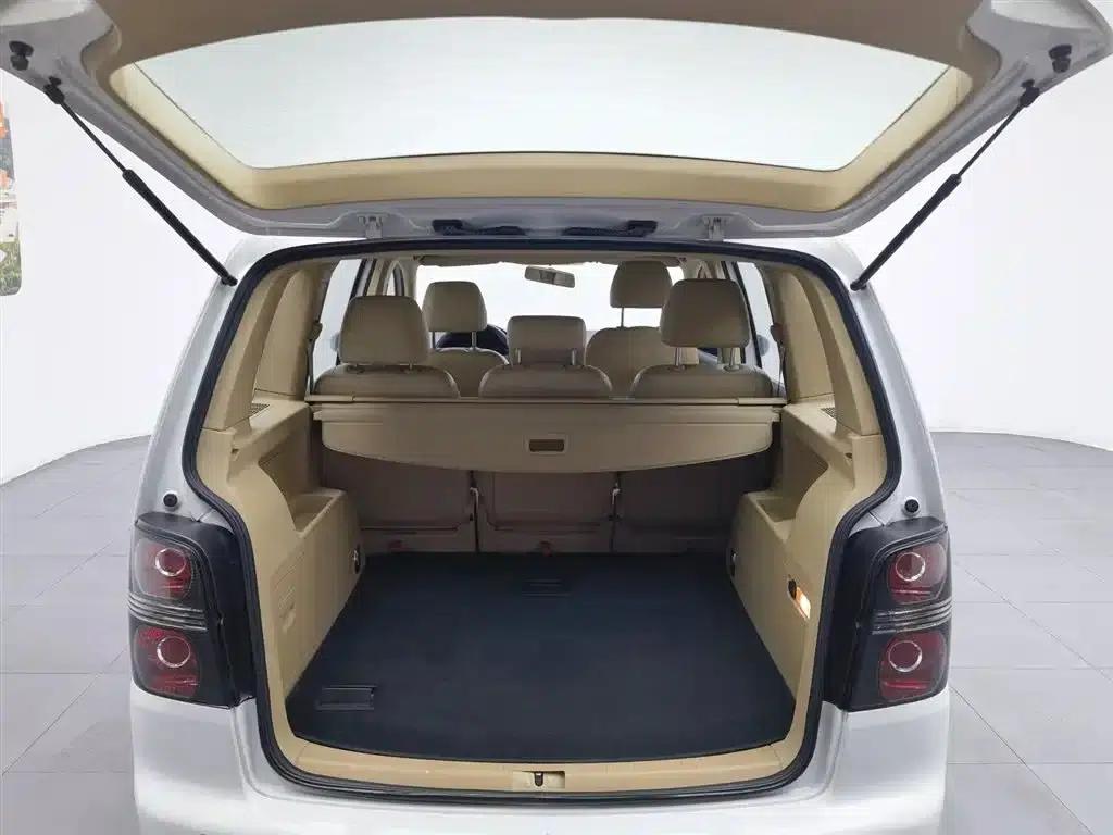 2011 Volkswagen Touran 1.4T Manual Smart Edition 5-seater — миниатюра 16
