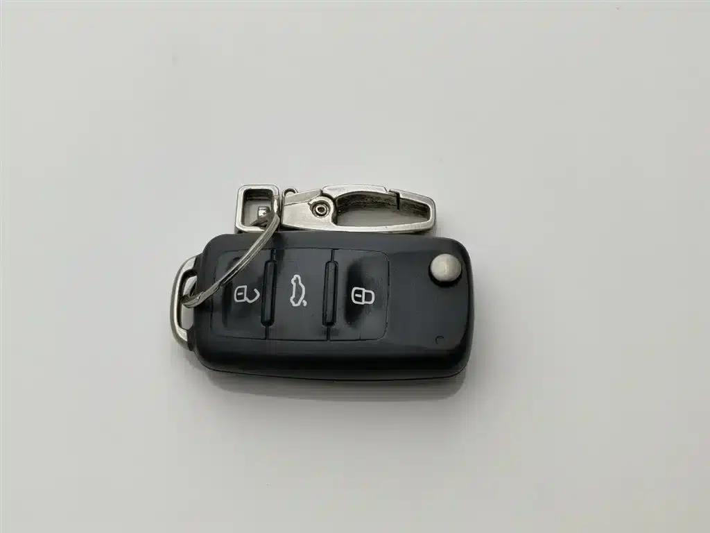 2011 Volkswagen Touran 1.4T Manual Smart Edition 5-seater — миниатюра 19