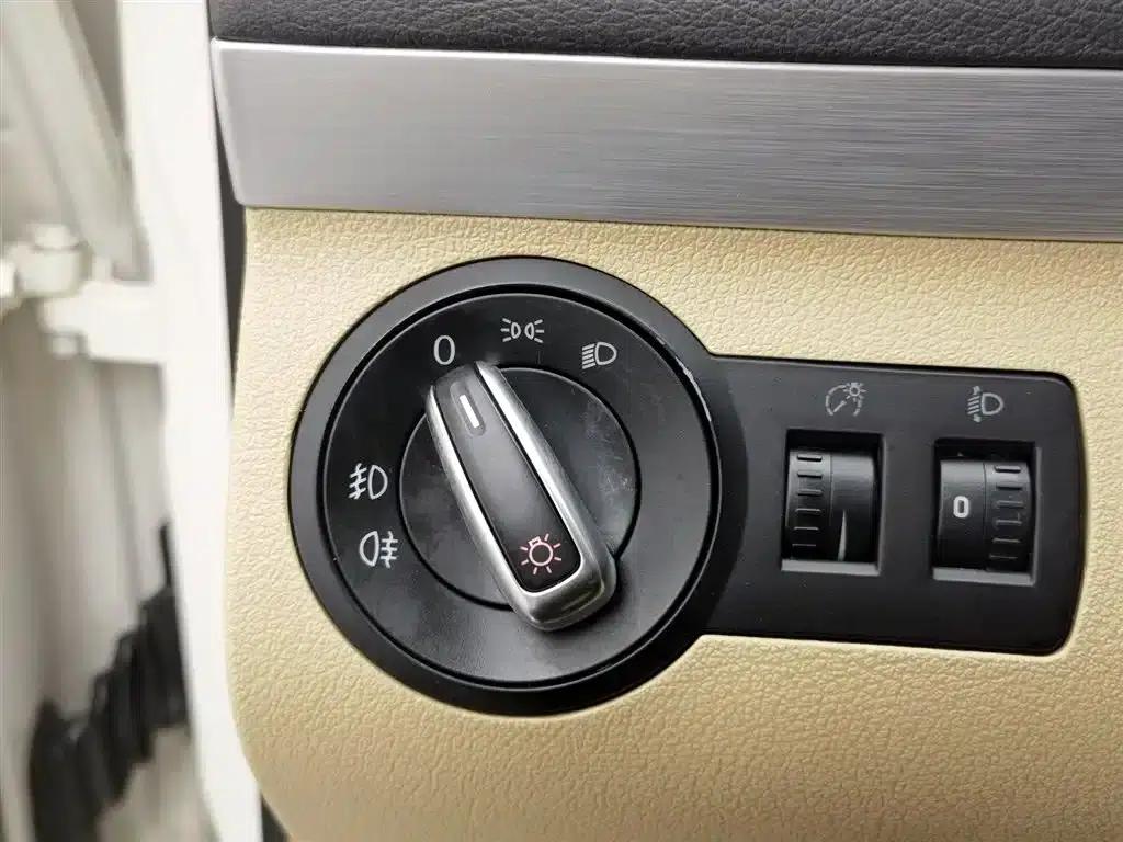2011 Volkswagen Touran 1.4T Manual Smart Edition 5-seater — миниатюра 21