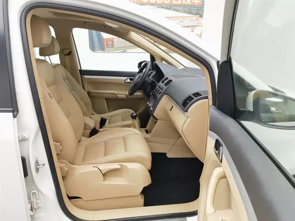 2011 Volkswagen Touran 1.4T Manual Smart Edition 5-seater — миниатюра 23